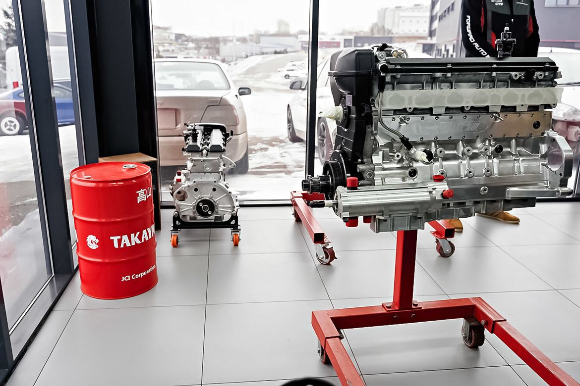 В гостях у Гочи: как команда Takayama Forward Auto готовит автомобили к соревнованиям по дрифту
