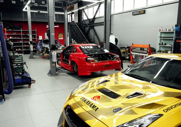 В гостях у Гочи: как команда Takayama Forward Auto готовит автомобили к соревнованиям по дрифту