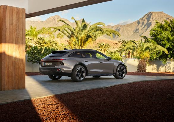 Audi выпустила внедорожную версию универсала A6