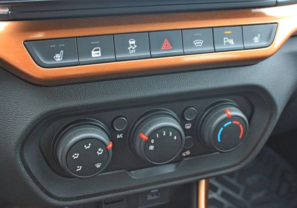 Тест-драйв Lada Iskra SW Cross и подержанного MG 5: что лучше за одни и те же деньги?