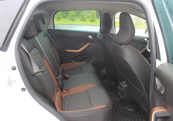 Тест-драйв Lada Iskra SW Cross и подержанного MG 5: что лучше за одни и те же деньги?