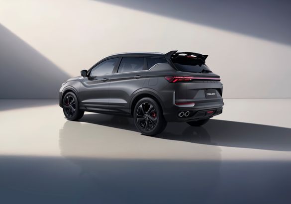 Geely Coolray перекрасили в новые цвета