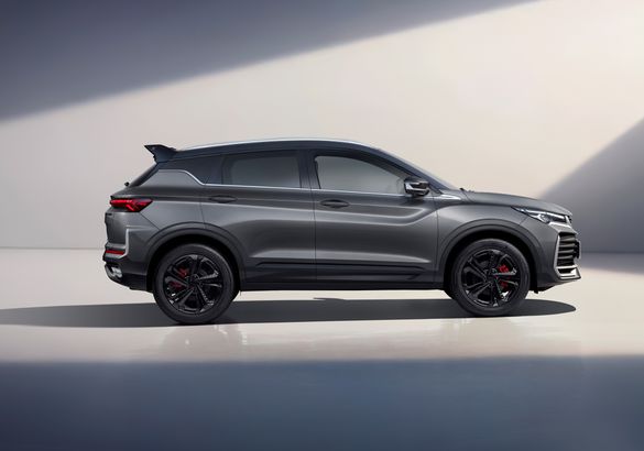 Geely Coolray перекрасили в новые цвета