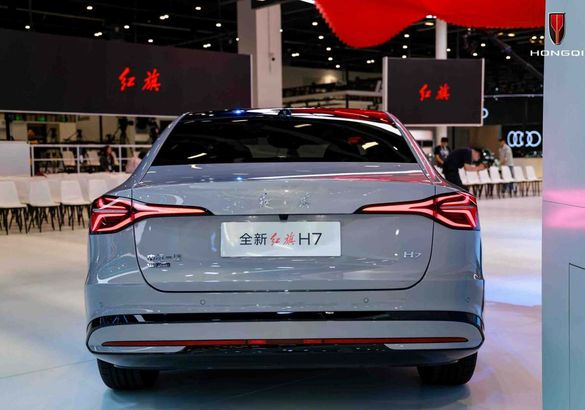 Hongqi представил в Китае новый седан H7