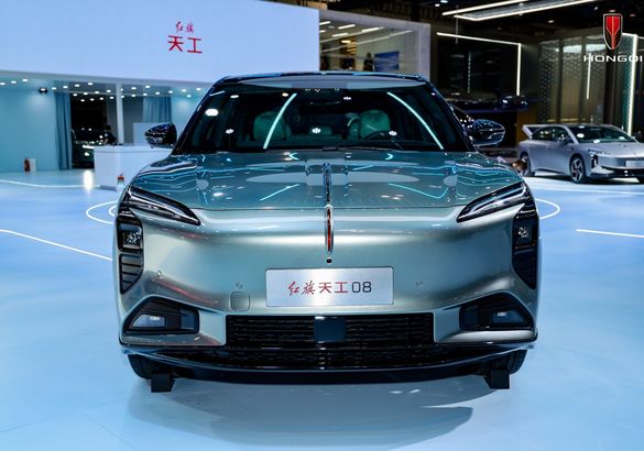 Hongqi показал новый электромобиль в Китае