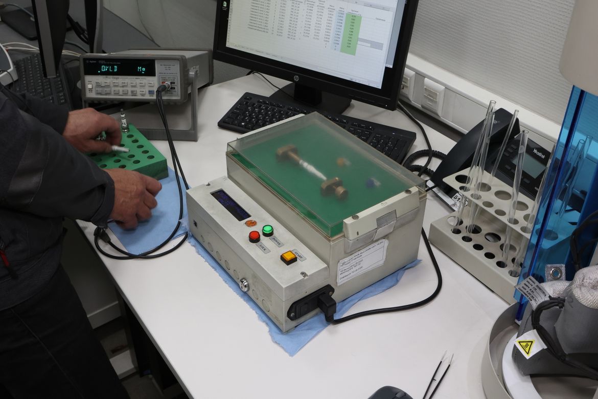 Тест свечей зажигания: сколько драгметалла в иридиевых свечах?