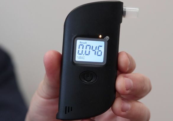 Тест дешевых алкотестеров за 1000 рублей: можно ли их покупать?