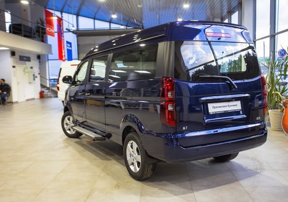 Знакомимся с SKM M7 от «АвтоВАЗа»: чем удивили «отечественные» минивэн и фургон