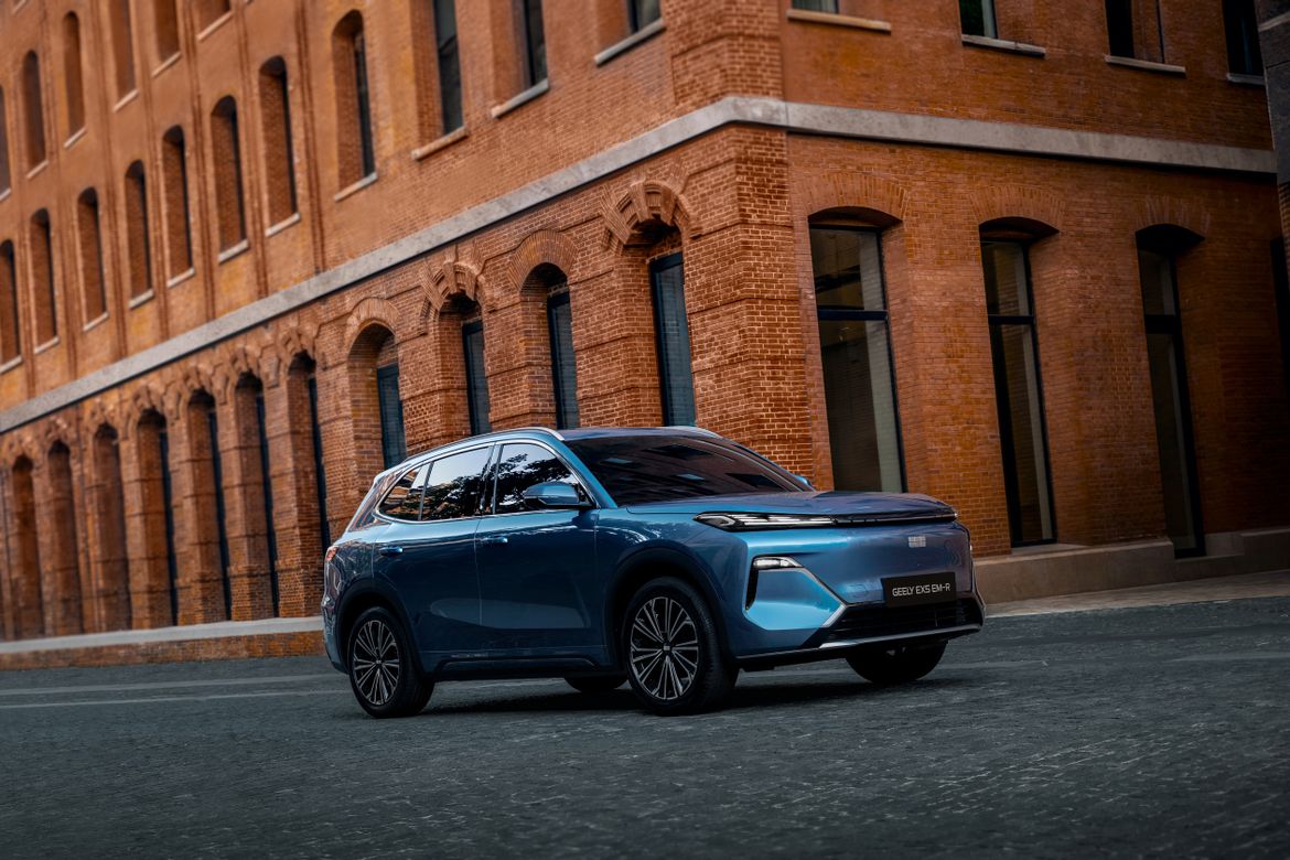 Гибридный Geely EX5 получил новую версию