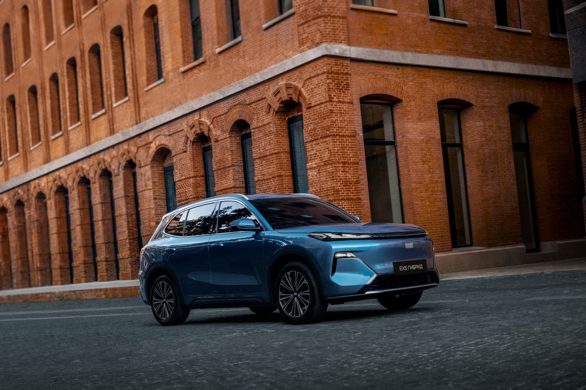 Geely объявил о старте продаж гибридного EX5 EM-R в России