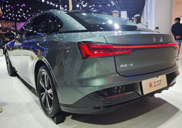«Красное знамя» Hongqi представило Tiangong 07