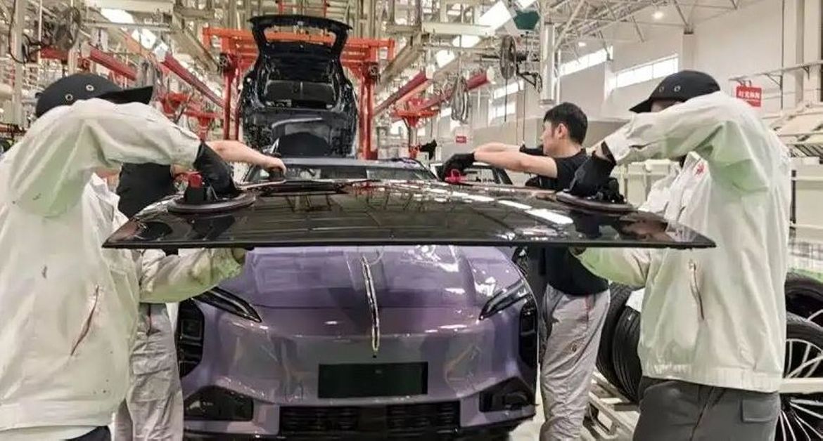 Hongqi превращает солнечный свет в энергию для электромобиля