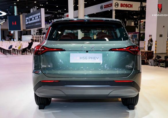 Названа дата выхода Hongqi HS6 в России