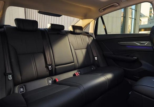 Hongqi H5 удивил обновленным салоном и ценой