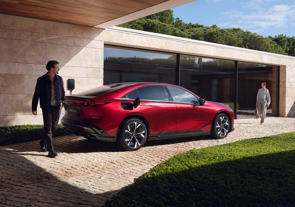 Mazda 6e проедет 560 км на одном заряде