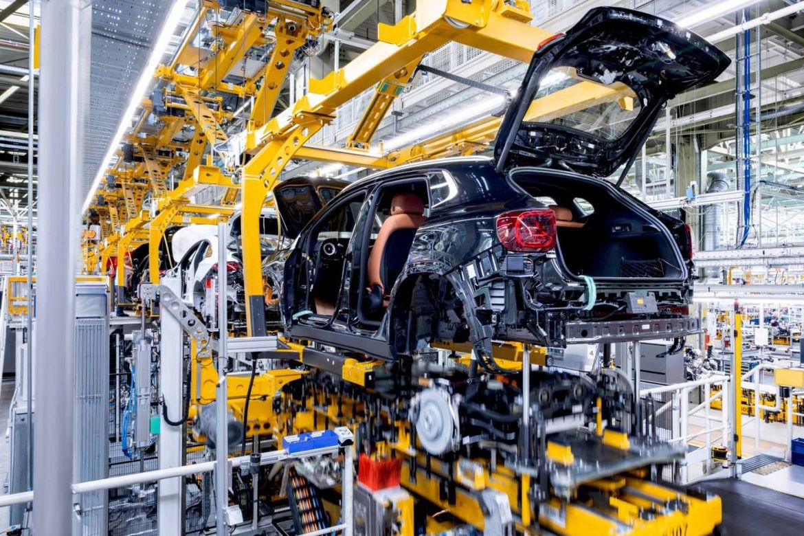 Новый Mercedes GLA встал на конвейер