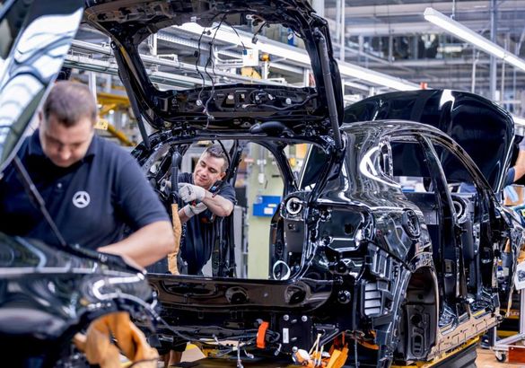 Новый Mercedes GLA встал на конвейер