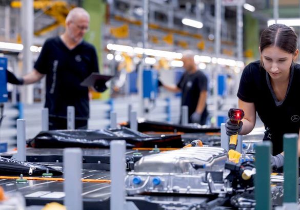 Новый Mercedes GLA встал на конвейер