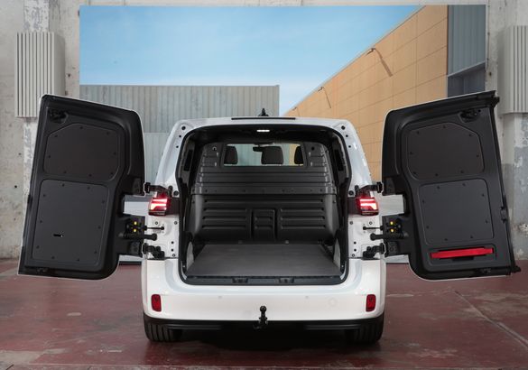 Volkswagen выпустил удлиненный ID. Buzz Cargo