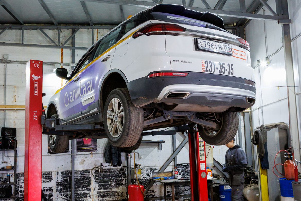 Можно ли покупать подержанный Geely Atlas Pro? Основные проблемы популярного в России кроссовера