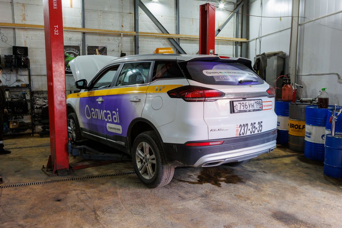 Можно ли покупать подержанный Geely Atlas Pro? Основные проблемы популярного в России кроссовера