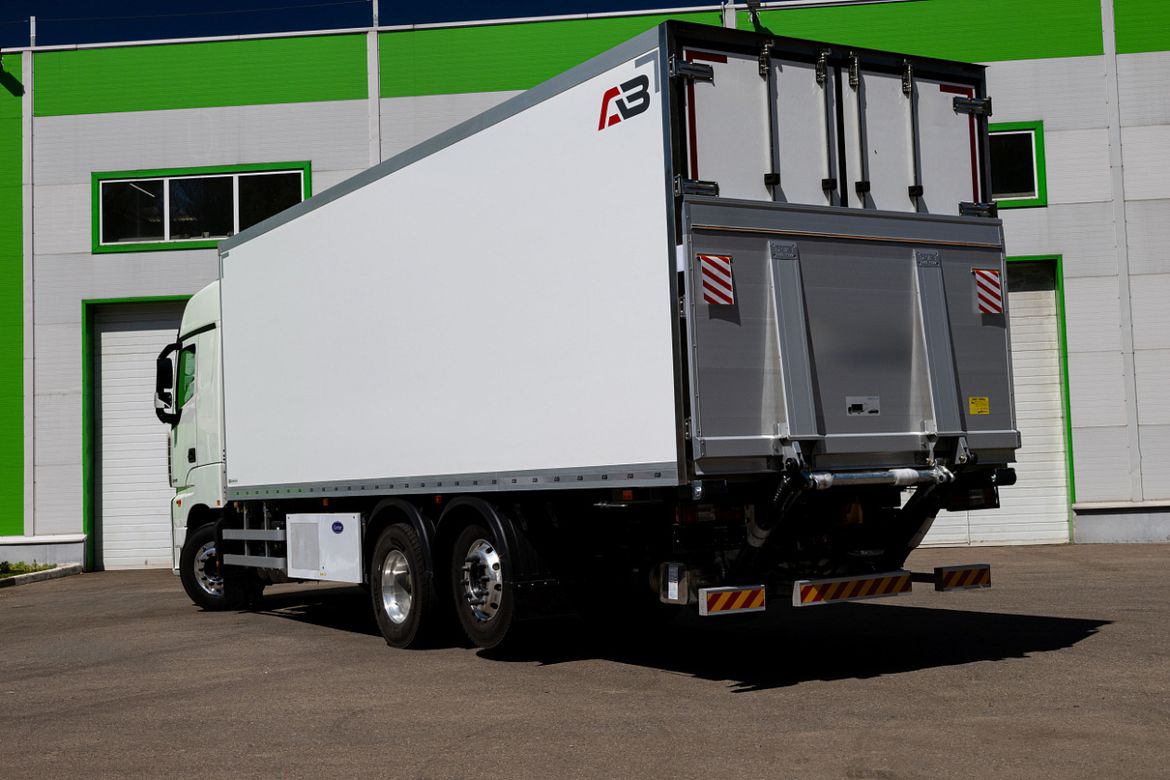 Foton R 6х2 для температурных грузов дебютировал в России
