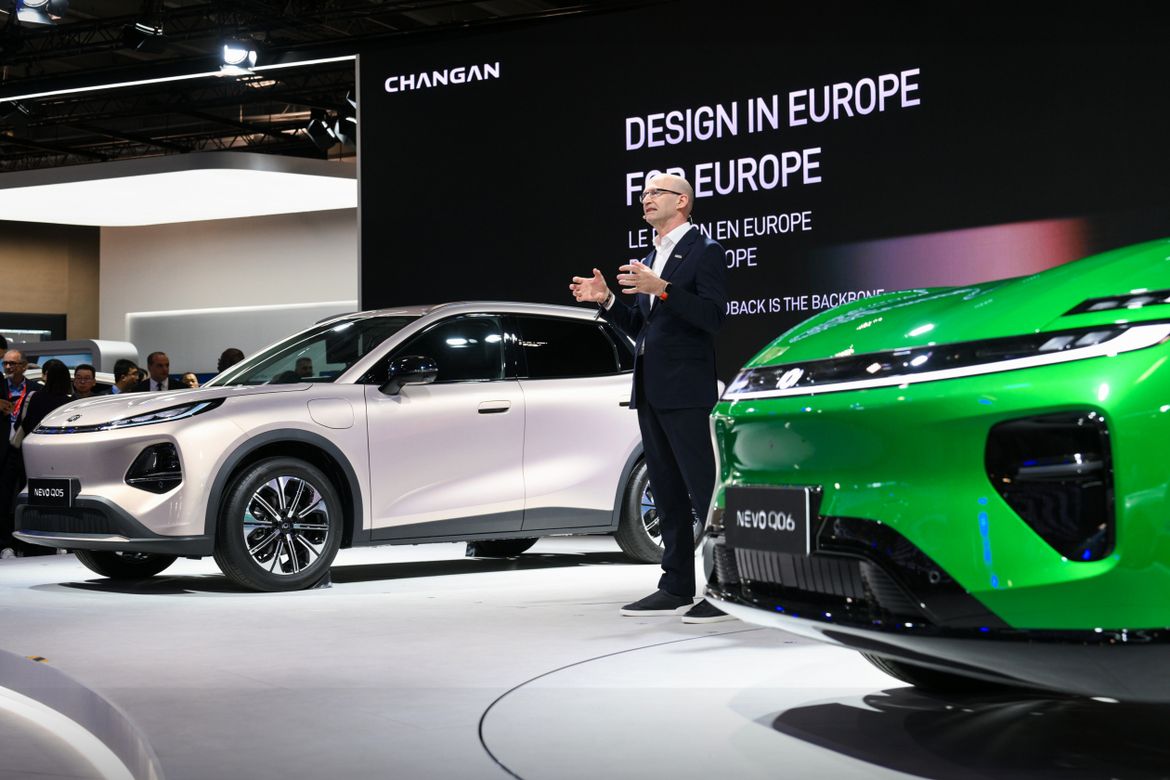 Changan привез в Париж гибриды и планы на Европу