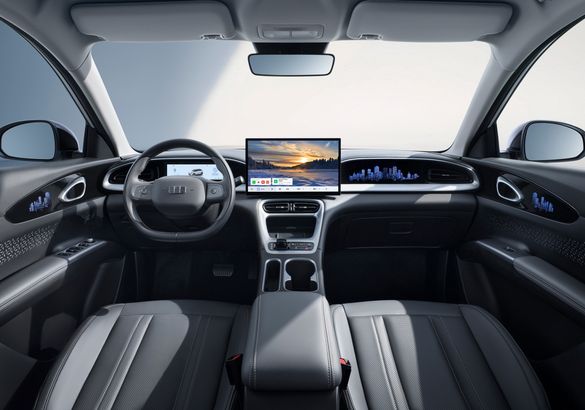 Geely выведет на российский рынок электромобиль EX2