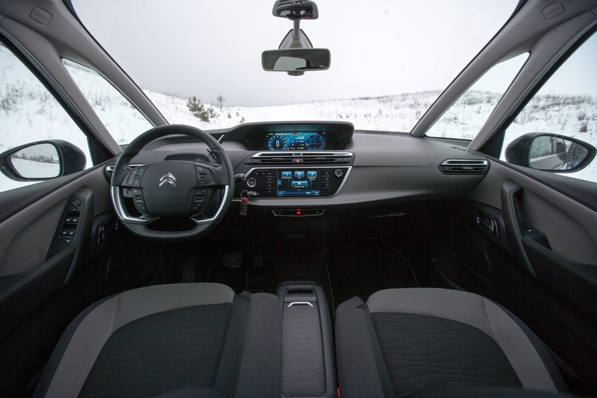 Тест-драйв Citroen C4 Picasso VS Opel Meriva: между небом и землей