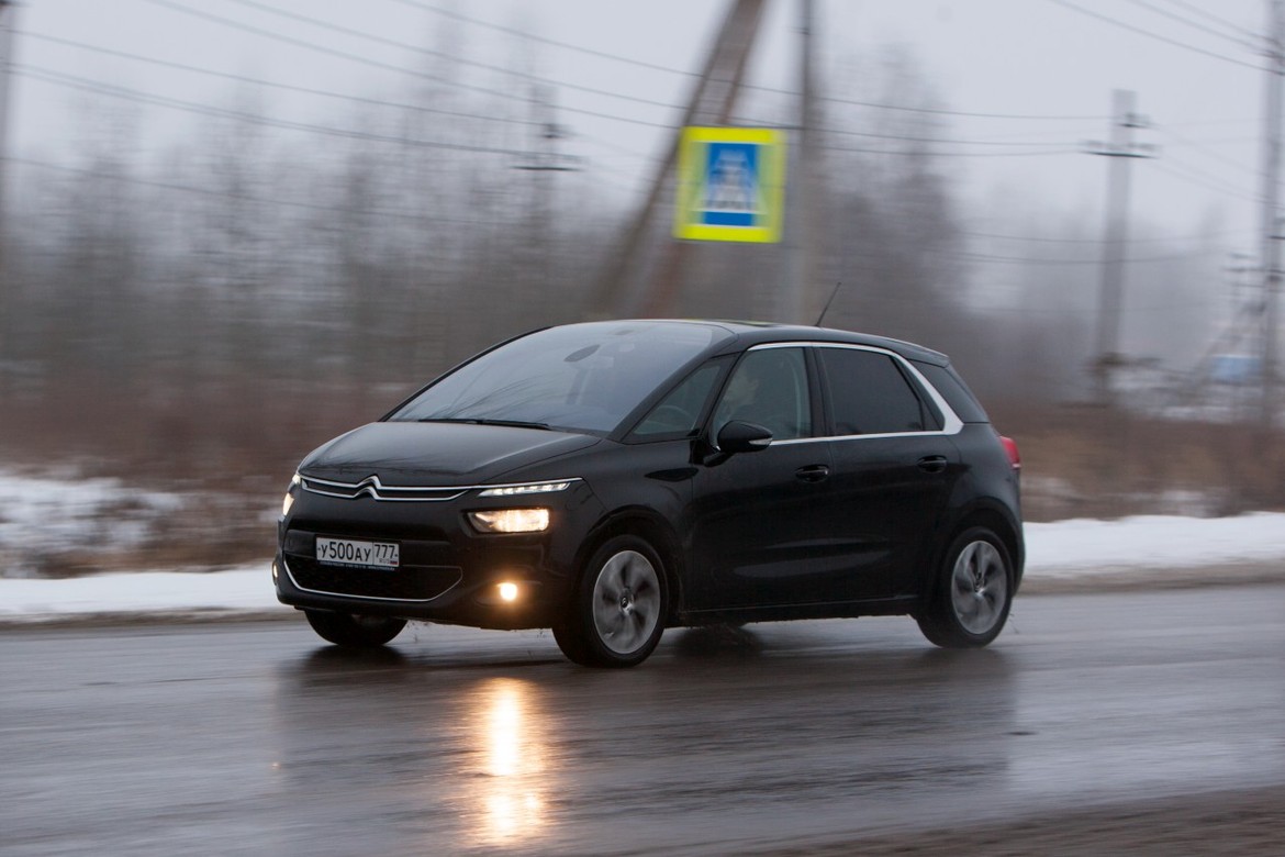 Тест-драйв Citroen C4 Picasso VS Opel Meriva: между небом и землей