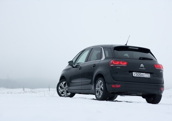 Тест-драйв Citroen C4 Picasso VS Opel Meriva: между небом и землей