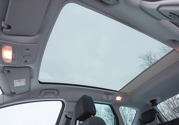 Тест-драйв Citroen C4 Picasso VS Opel Meriva: между небом и землей