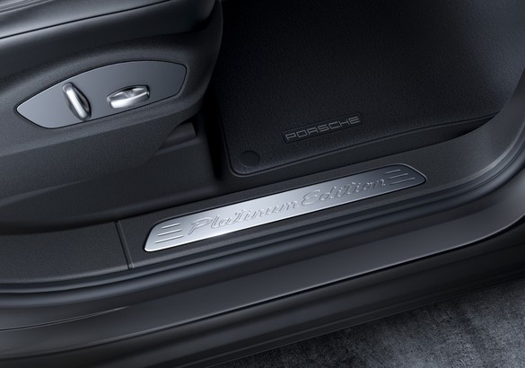 Спецверсия Porsche Cayenne доступна для заказа в России