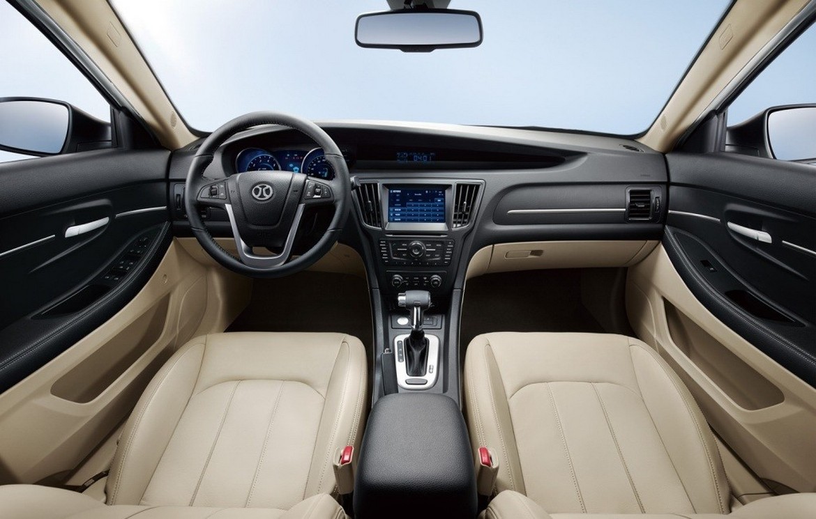 К нам «едет» китайский седан Senova на платформе Saab