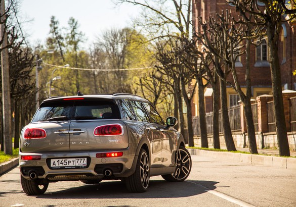 Тест-драйв Mini Clubman S и BMW 118i: не жалейте денег