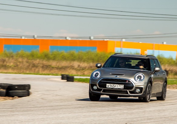 Тест-драйв Mini Clubman S и BMW 118i: не жалейте денег