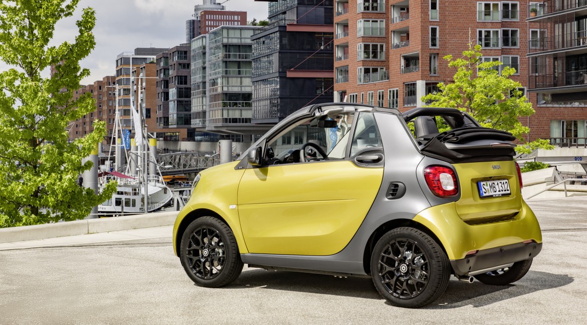 Новый smart fortwo cabrio доехал до России