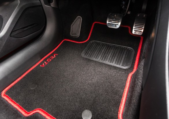 АвтоВАЗ представил спецверсии Vesta и XRAY