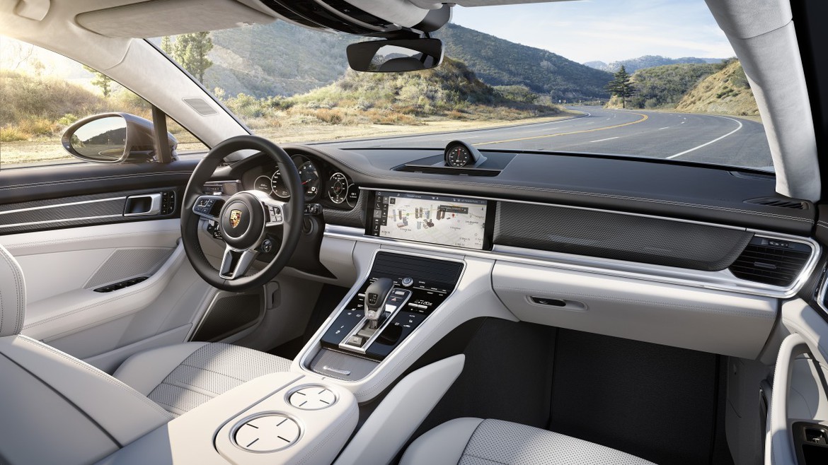 Porsche представил новое поколение Panamera