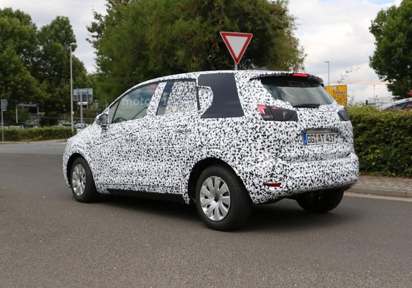 Новый Opel Meriva станет наполовину кроссовером