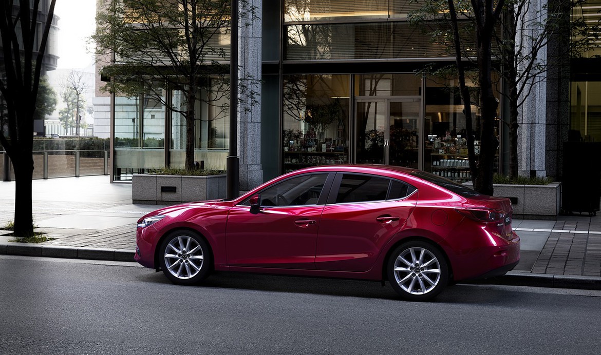 Стали известны комплектации новой Mazda3