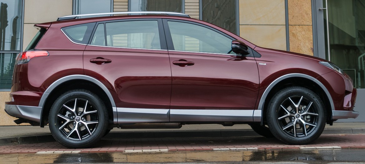 Toyota RAV4 стала доступна в спецверсии Exclusive