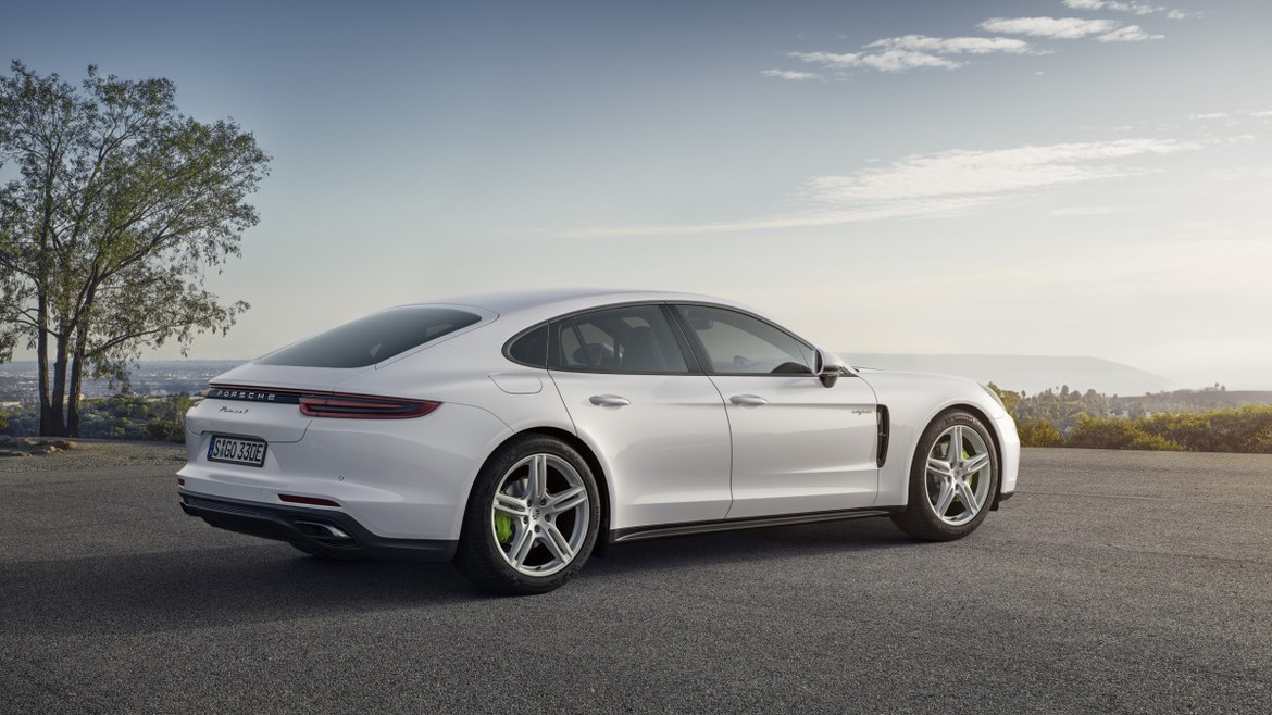 Париж 2016: Porsche готовит гибридную Panamera