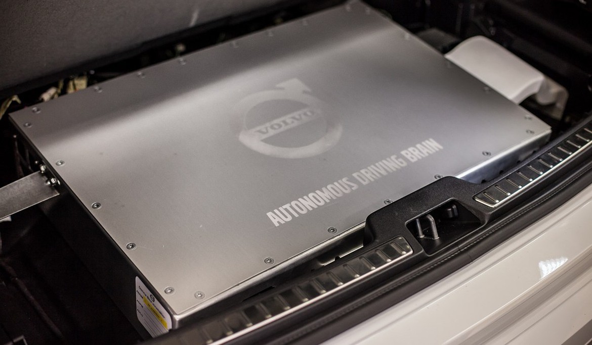 Автомобили Volvo поехали на автопилоте