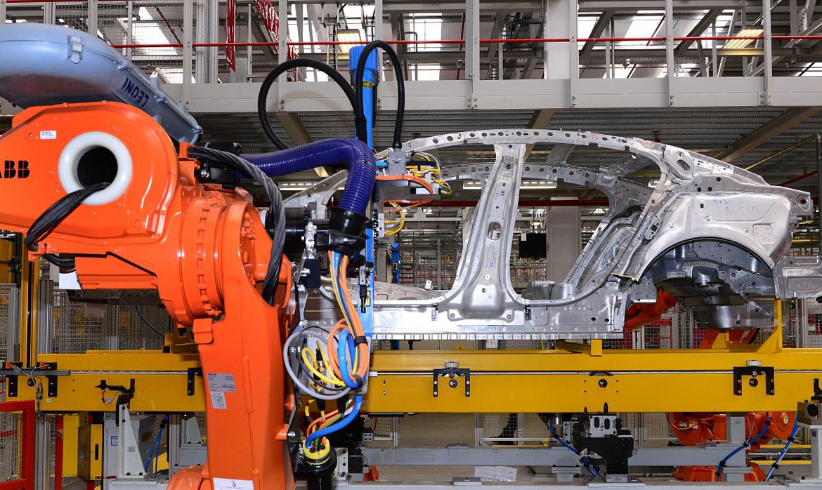 Jaguar Land Rover начал строить завод в Словакии