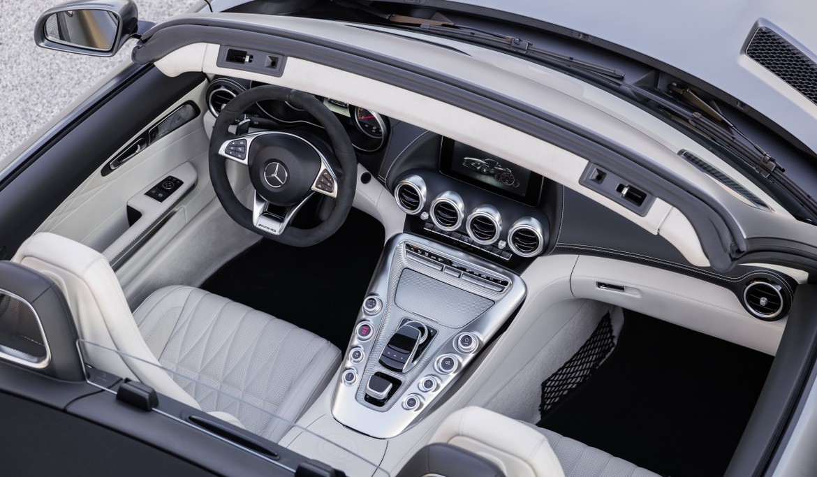 Париж 2016: Mercedes рассекретил открытый AMG GT