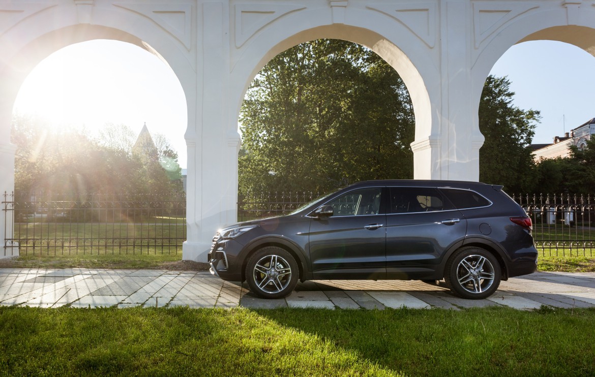 Новый Hyundai Grand Santa Fe получил российский ценник