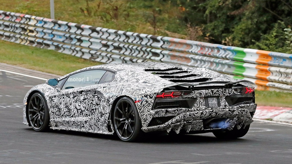 Lamborghini испытывает на Нюрбургринге обновленный Aventador