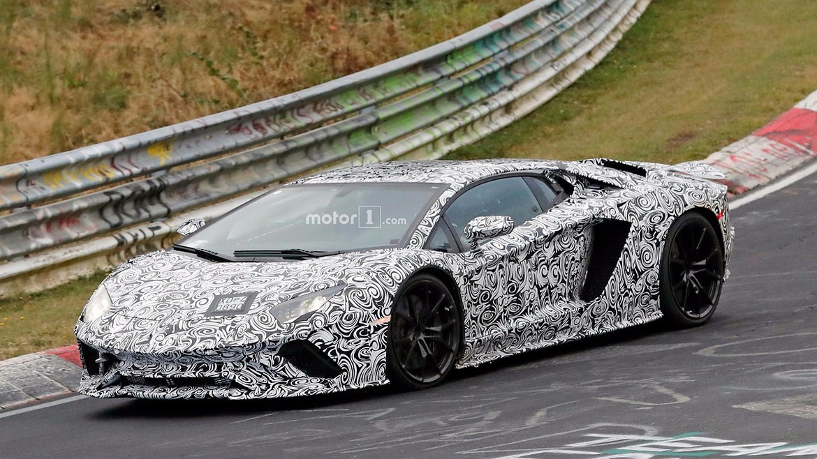Lamborghini испытывает на Нюрбургринге обновленный Aventador