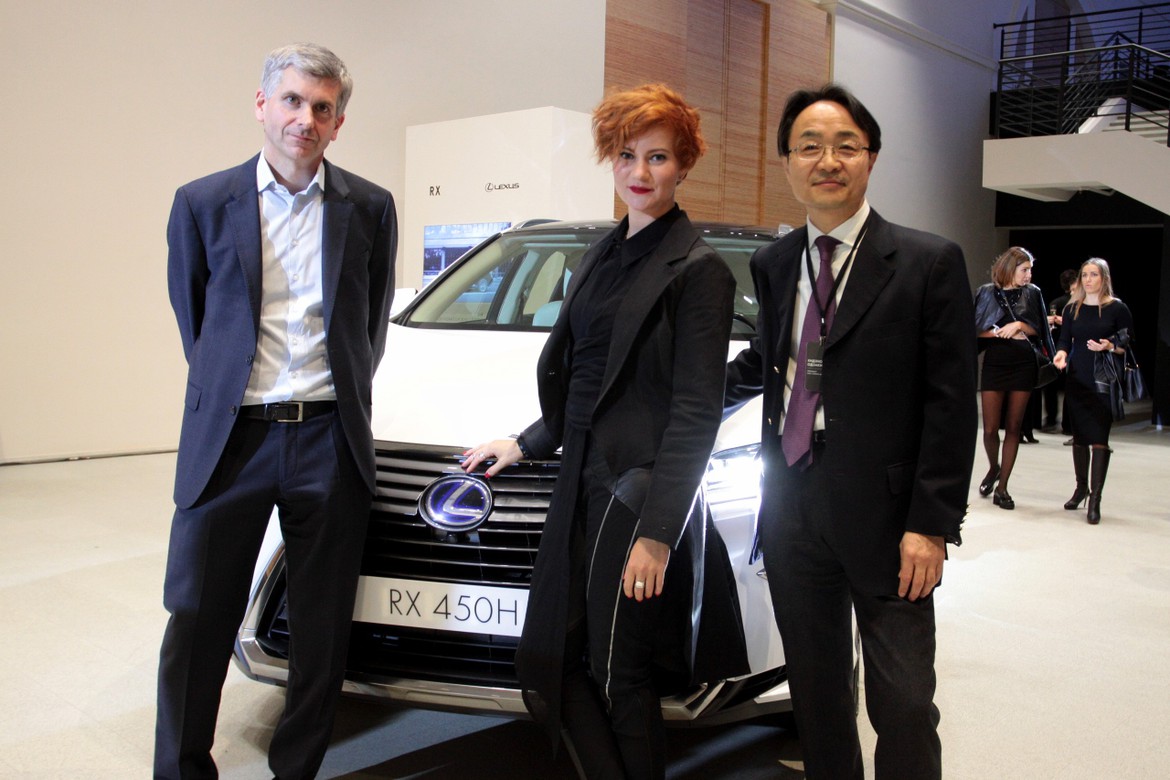 Lexus удивил Петербург выставкой современного искусства